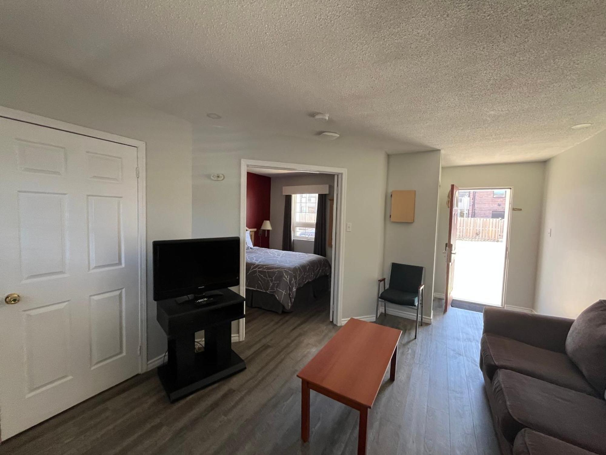 Lakeshore Suites Норт Бей Екстериор снимка