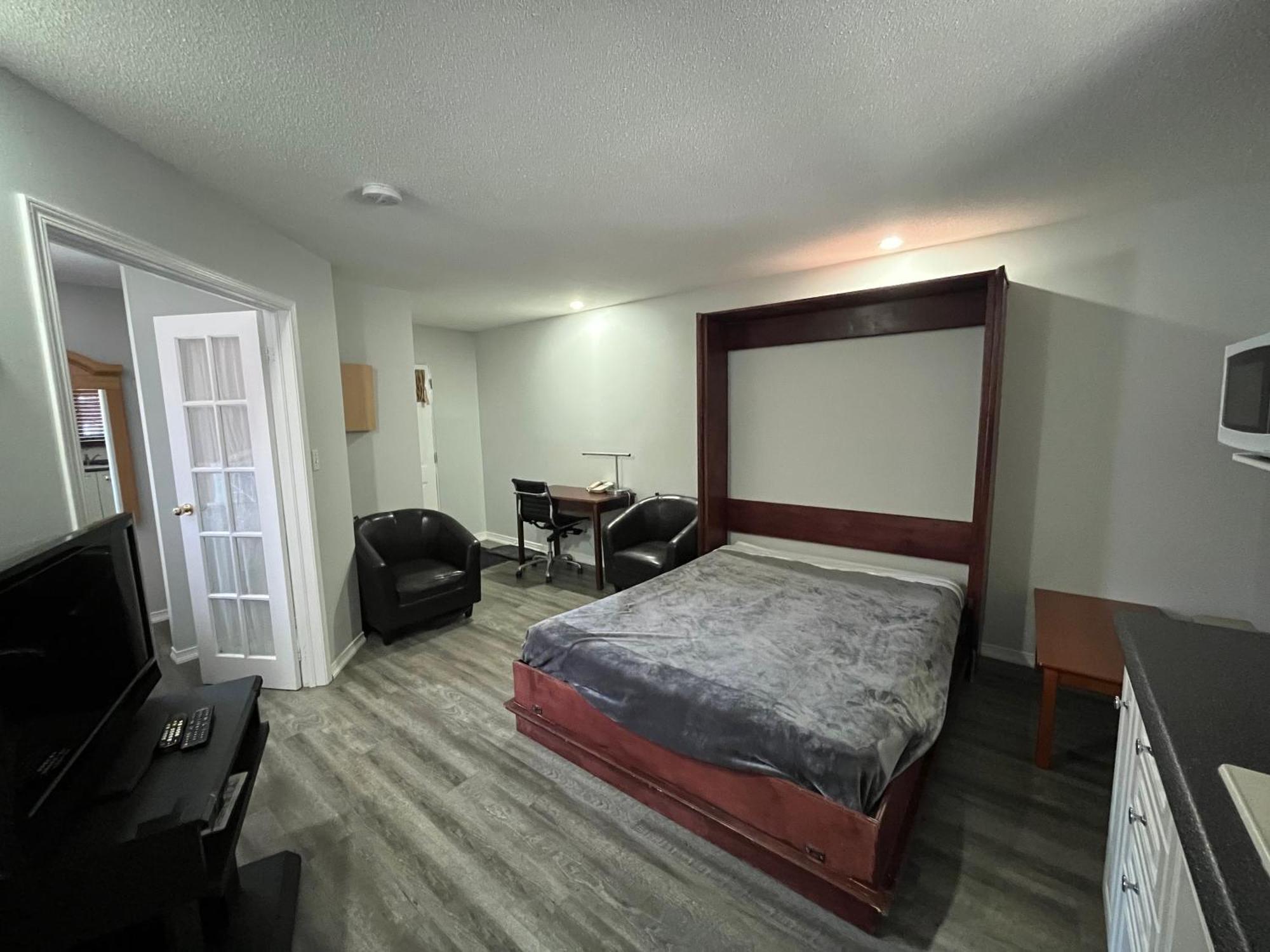 Lakeshore Suites Норт Бей Екстериор снимка