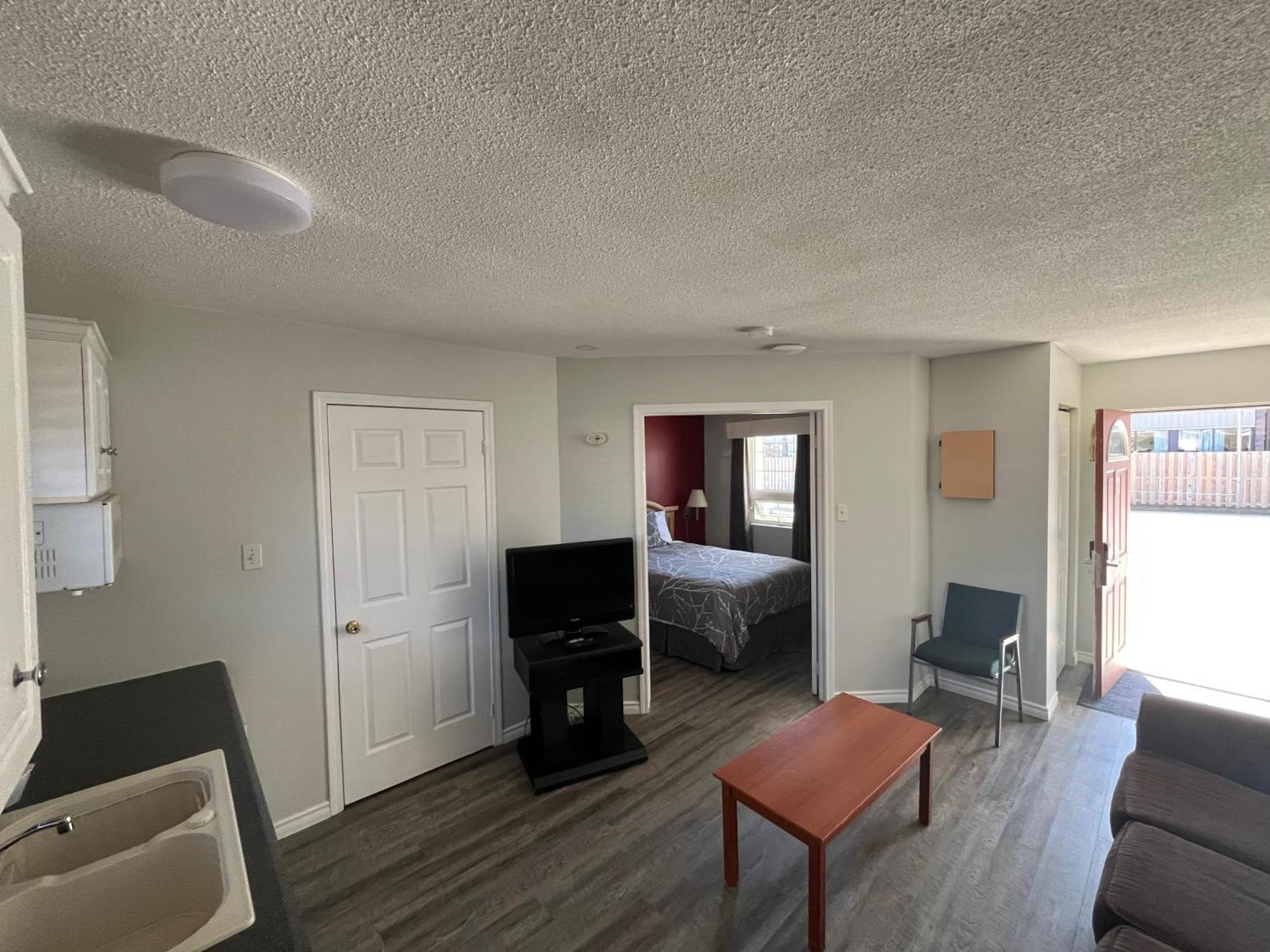 Lakeshore Suites Норт Бей Екстериор снимка